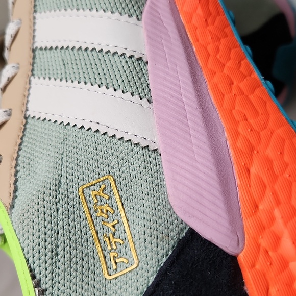 Adidas × Pharrell Williams Tokio Solar HU Friendship Pack sneakers (m size 10.5) - Picture 11 of 16